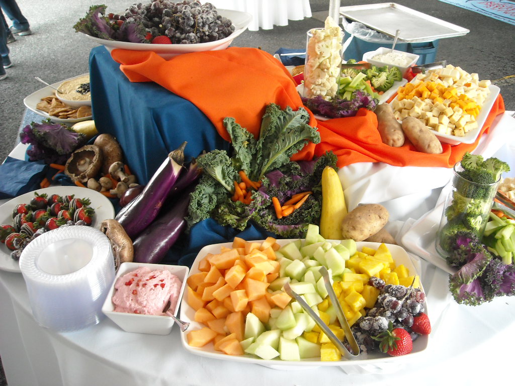 hoag's catering fresh fruits vegetables and cheese